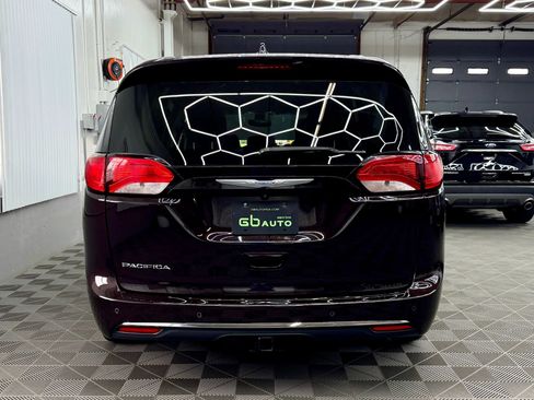 Used 2017 Chrysler Pacifica Touring-L image 3