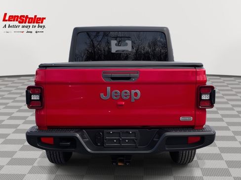 Used 2020 Jeep Gladiator Overland image 4