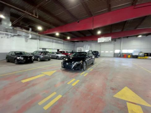 Used 2025 Nissan Altima 2.5 SV image 14