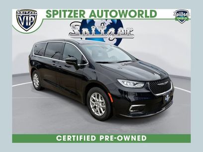 Used 2025 Chrysler Pacifica Select