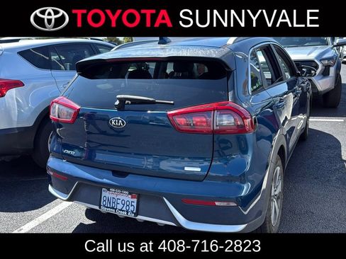 Used 2019 Kia Niro EX FWD image 2