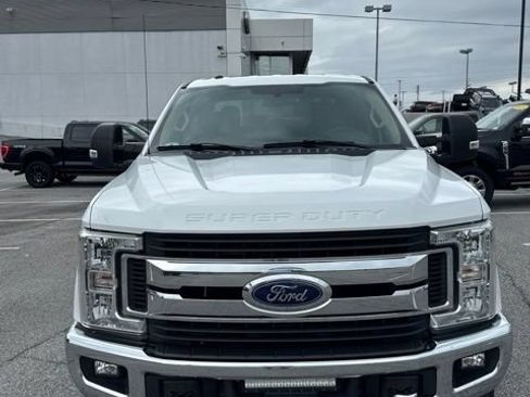 Used 2017 Ford F250 XLT w/ XLT Premium Package AWD/4WD image 6