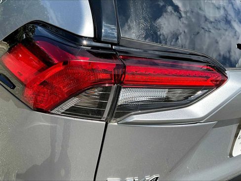 Used 2022 Toyota RAV4 XLE AWD/4WD image 29