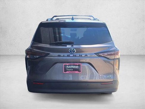 Used 2023 Toyota Sienna XLE w/ XLE Plus Package FWD image 7