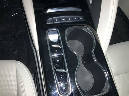 Used 2023 Buick Envision Avenir image 31