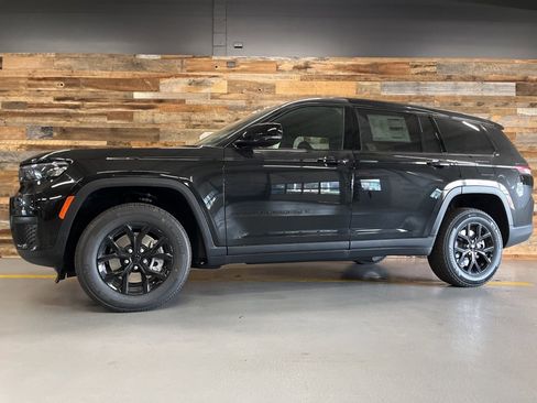 New 2025 Jeep Grand Cherokee L Altitude image 16
