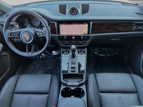 Used 2024 Porsche Macan image 6