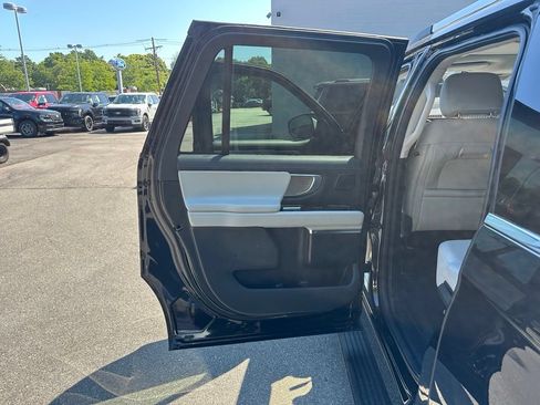 Used 2025 Ford Expedition Max Platinum w/ Driver's Package AWD/4WD image 17