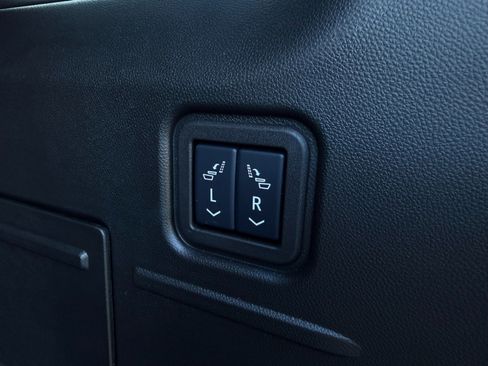 Used 2025 GMC Hummer EV 2X w/ Extreme Off-Road Package image 40