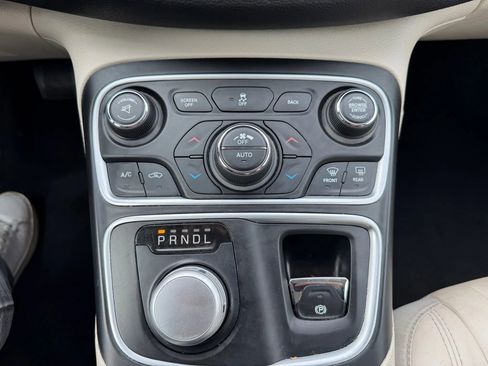 Used 2015 Chrysler 200 C w/ Navigation & Sound Group I image 24