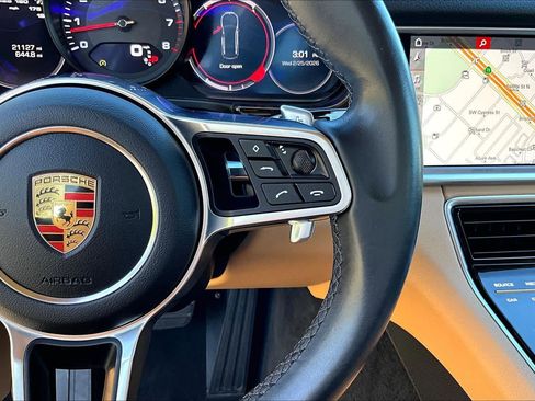 Used 2018 Porsche Panamera image 23