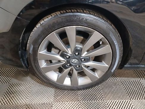 Used 2018 Hyundai Elantra GT Sport w/ Sport Tech Package 04 image 19