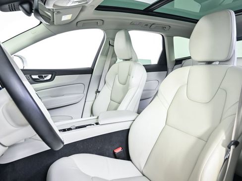 Certified 2023 Volvo XC60 B5 Core w/ Climate Package AWD/4WD image 7