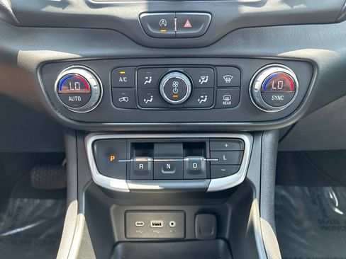 Used 2022 GMC Terrain SLE w/ Driver Convenience Package AWD/4WD image 30