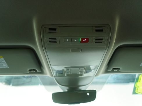 Used 2024 Volkswagen Taos SE AWD/4WD image 17