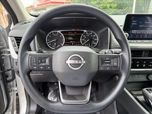 Used 2025 Nissan Rogue S AWD/4WD image 14