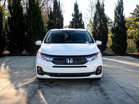 New 2026 Honda Odyssey Touring image 3