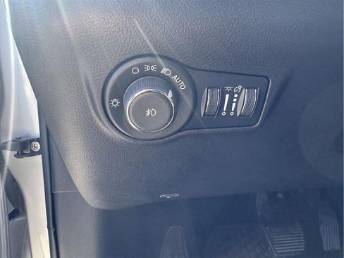 Used 2025 Jeep Compass Trailhawk image 17