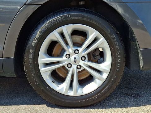 Used 2018 Ford Taurus SE FWD image 36