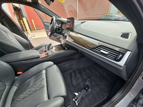 Used 2023 BMW 530e xDrive AWD/4WD image 32