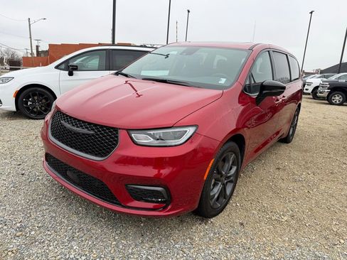 New 2026 Chrysler Pacifica Select image 7