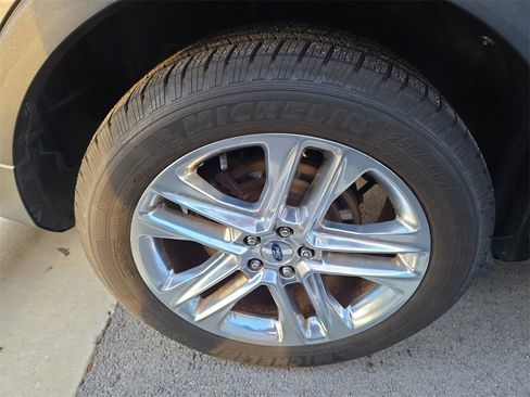 Used 2017 Ford Explorer Limited w/ Equipment Group 301A image 5