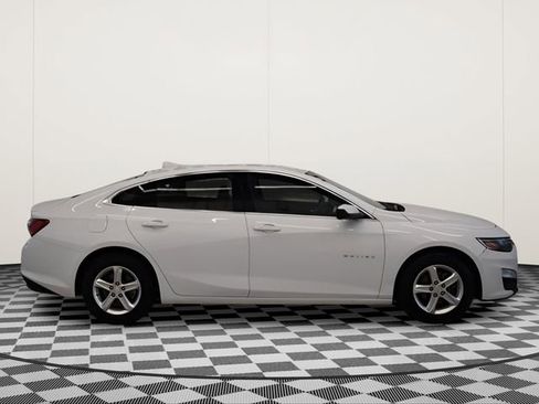 Used 2022 Chevrolet Malibu LT FWD image 2