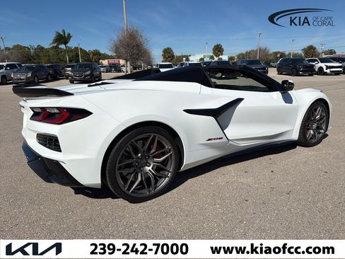 Used 2025 Chevrolet Corvette Z06 w/ Battery Protection Package image 8