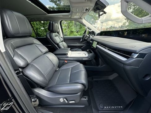New 2025 Lincoln Navigator Reserve AWD/4WD image 26
