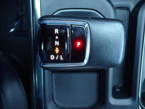Used 2022 Chevrolet Silverado 1500 ZR2 w/ Technology Package AWD/4WD image 23