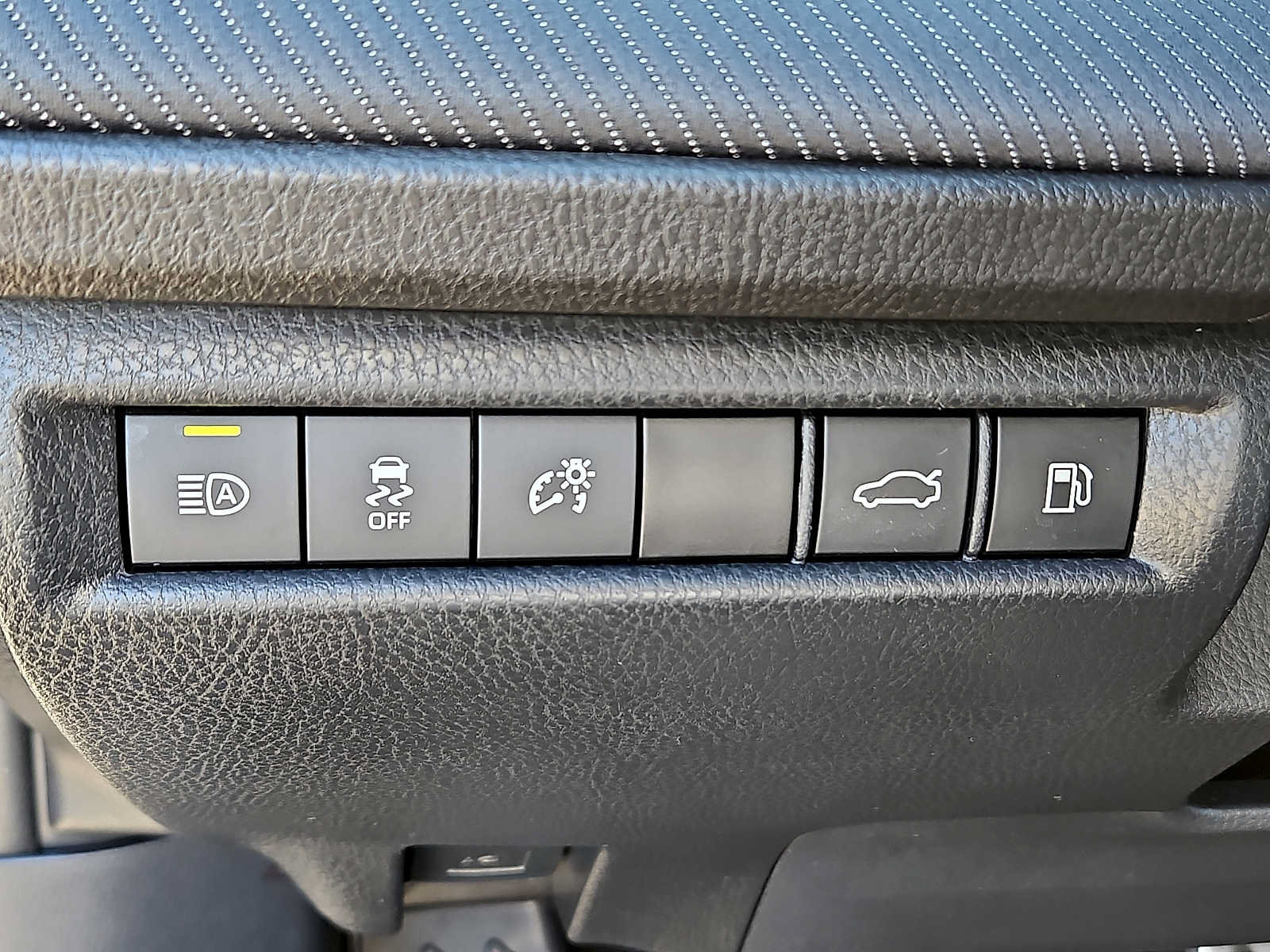 Used 2025 Toyota Camry SE w/ Convenience Package FWD image 23