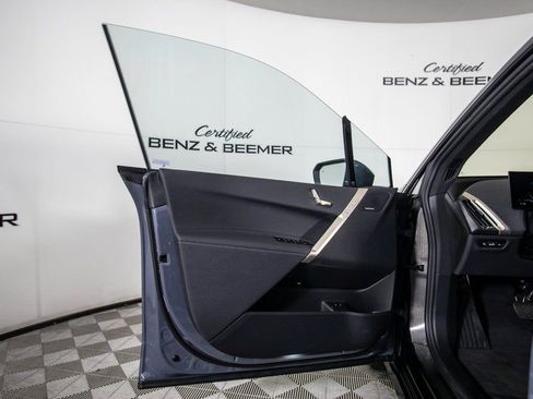 Used 2023 BMW iX xDrive50 w/ Sport Package image 18