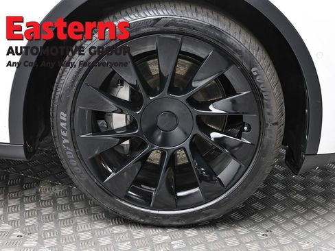 Used 2022 Tesla Model Y Long Range image 28