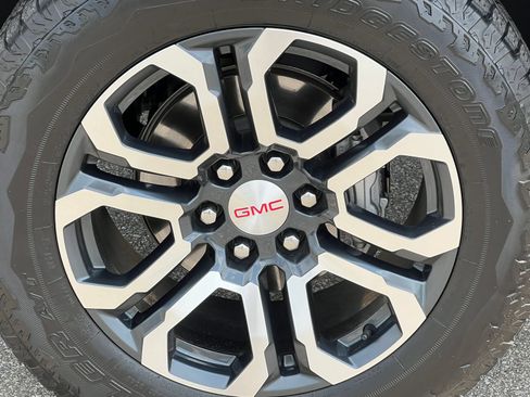 Certified 2024 GMC Canyon AT4 w/ AT4 Premium Package AWD/4WD image 9