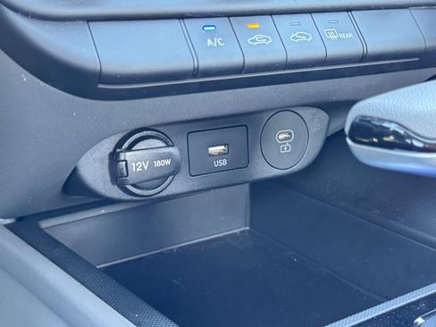 Used 2024 Hyundai Elantra SE FWD image 25