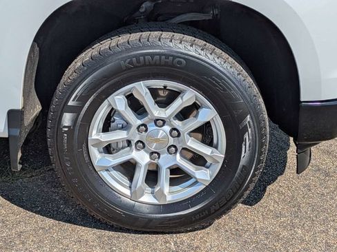 Used 2023 Chevrolet Silverado 1500 W/T w/ WT Value Package AWD/4WD image 12