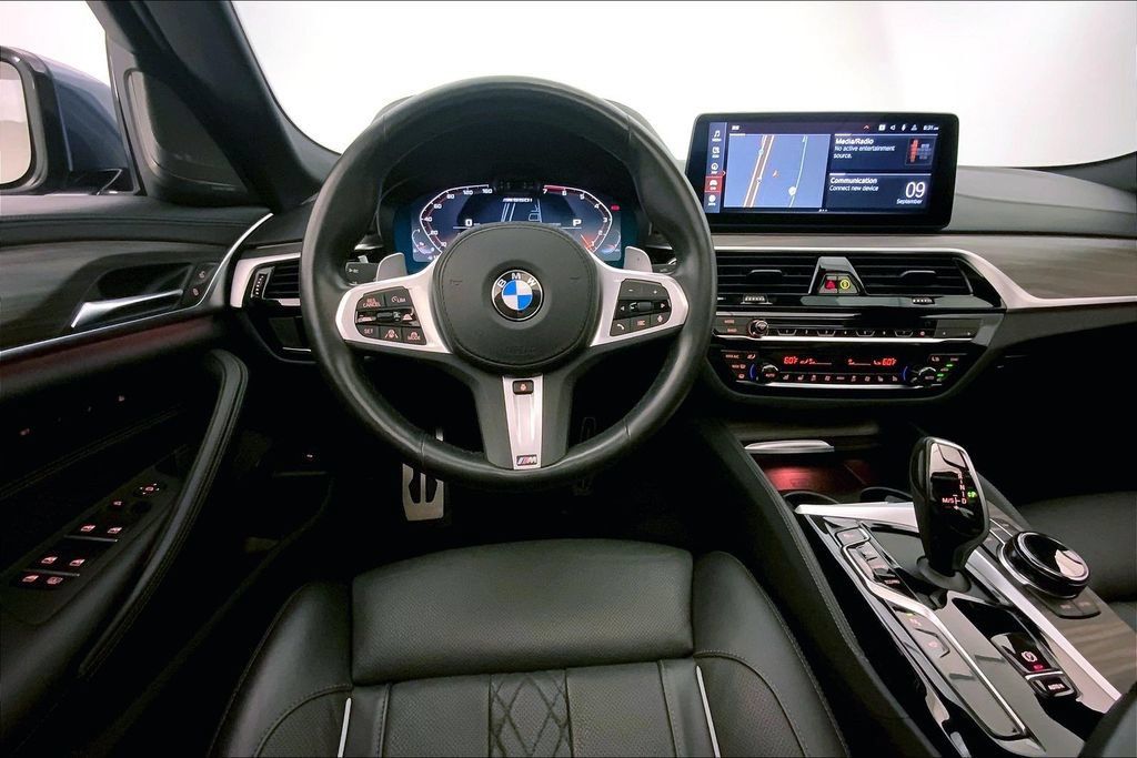 Certified 2023 BMW M550i xDrive AWD/4WD image 4