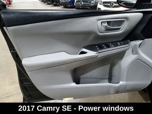 Used 2017 Toyota Camry SE FWD image 8