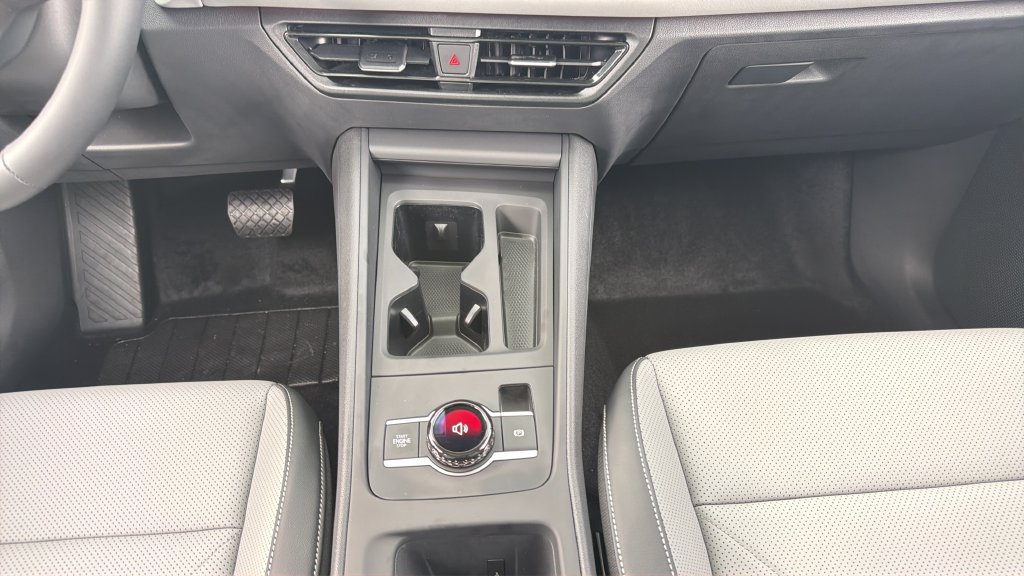 New 2026 Volkswagen Tiguan SE FWD image 21