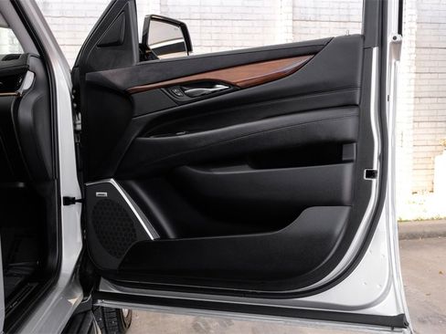 Used 2019 Cadillac Escalade ESV Luxury image 51