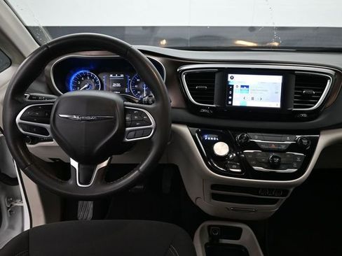 Used 2023 Chrysler Voyager LX image 11