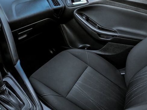 Used 2017 Ford Focus SE w/ Cold Weather Package image 25