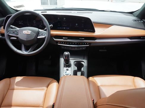 Used 2024 Cadillac XT4 Premium Luxury FWD image 11