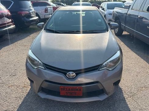 Used 2016 Toyota Corolla LE FWD image 2
