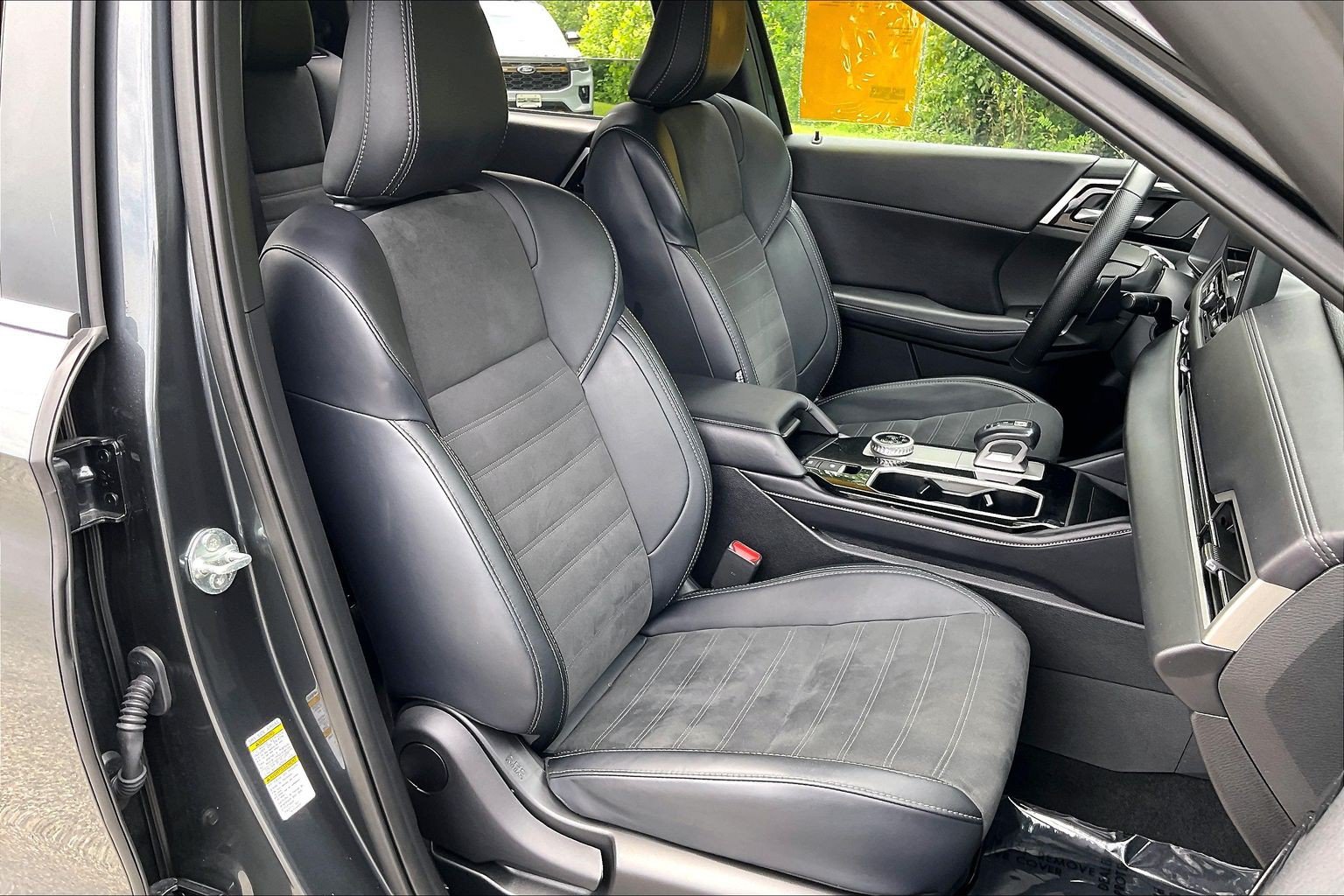 Used 2025 Mitsubishi Outlander SE FWD image 7