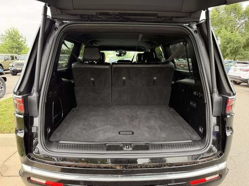 Certified 2024 Jeep Wagoneer L Series II w/ Flexible Seating Group AWD/4WD image 34