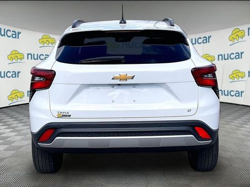 Used 2025 Chevrolet Trax LT w/ LT Convenience Package FWD image 5