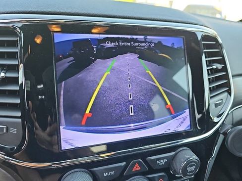 Used 2020 Jeep Grand Cherokee Limited image 21