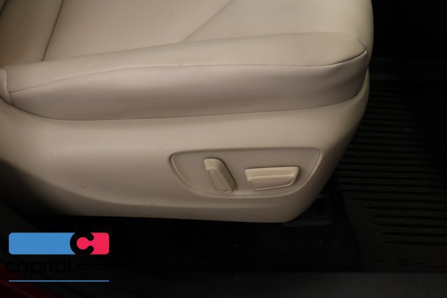 Used 2022 Toyota Highlander XLE AWD/4WD image 28
