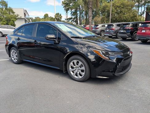 New 2026 Toyota Corolla LE FWD image 2